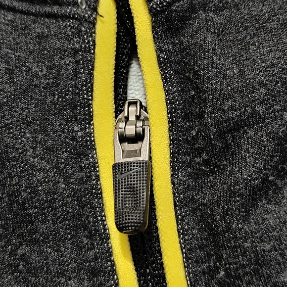 NIKE Oregon Ducks Medium 1/4 Zip Black Pullover Youth Dri-Fit Sweatshirt - Picture 7 of 12